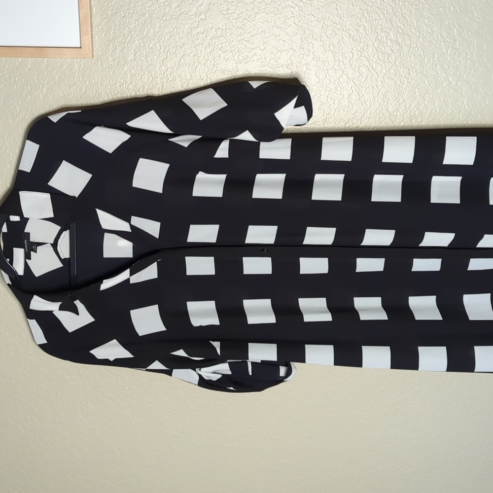 NWOT Alfani Sheer Collared VNeck Button Front in Black/White Check